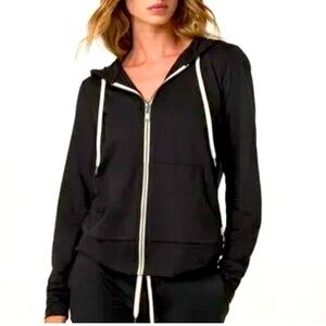 Like new Vuori zip-up